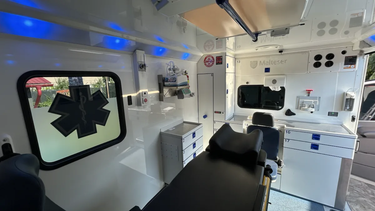 Interior ambulanta TADYMED